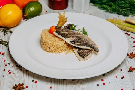 Филе дорадо с киноа