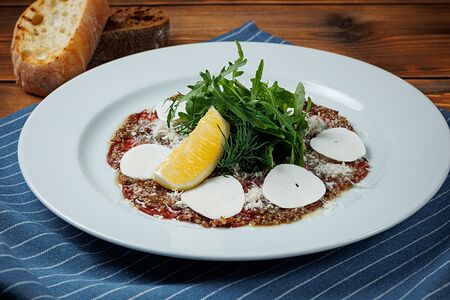 Карпаччо из говядины в итальянском соусе