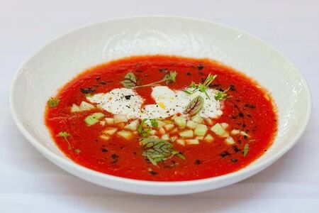 Гаспачо с огурцом и страчателлой