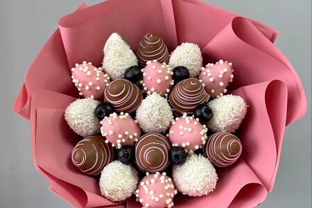 Букет из клубники в шоколаде Шоколадные грезы с голубикой №34