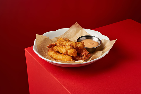 Хрустящие креветки с соусом кимчи