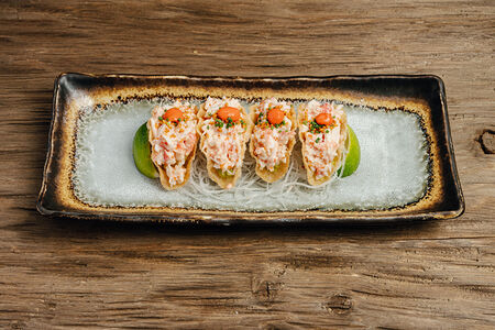 Тако с камчатским крабом и зеленым яблоком