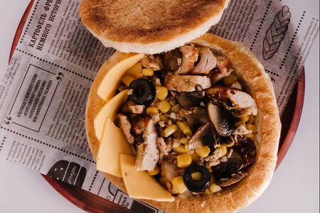 Фахитос в булке с курицей 