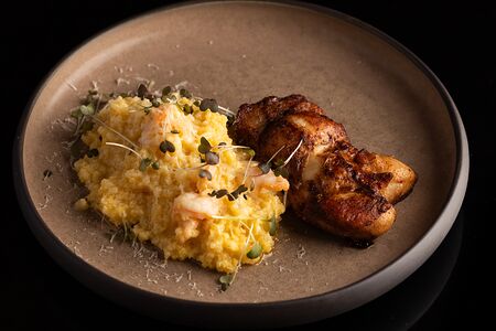 Пшено с креветками и куриным бедром на гриле