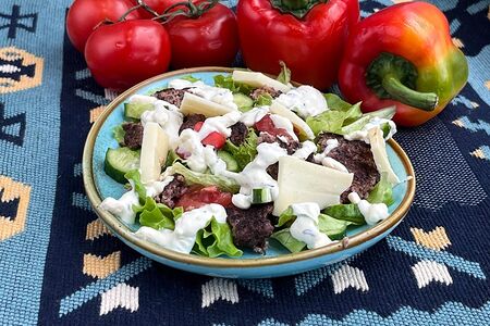 Салат с котлетами из говядины