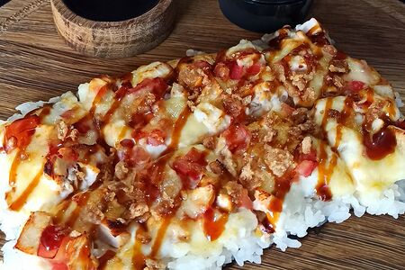 Суши-пицца с курицей