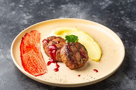 Медальоны из говядины