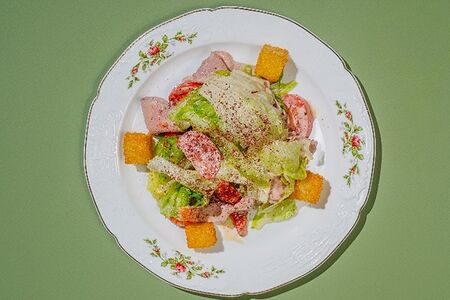 Томленая говядина с картофельным гратеном и соусом тоннато
