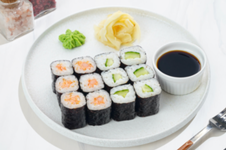 Сет роллов с креветками и огурцом