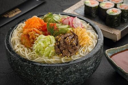 Большая порция кук-су с говядиной (холодный суп)