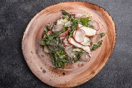 Салат с тёплым цыплёнком