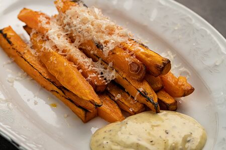 Батат фри с трюфельным айоли