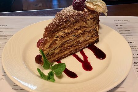 Десерт Медовик