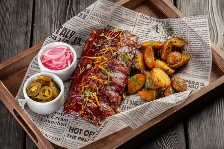 Свиные рёбрышки из печи с соусом вишня Guinness