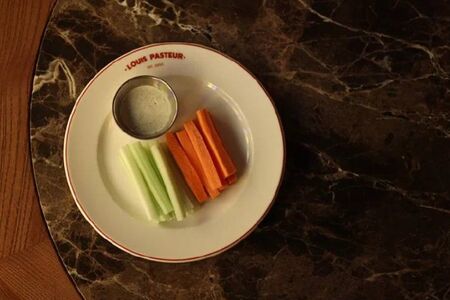 Морковь и сельдерей с соусом Ранч