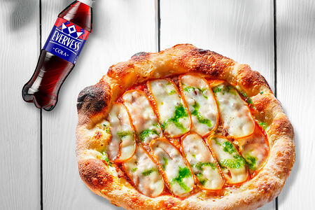 Пицца Сальсичча и Evervess Кола