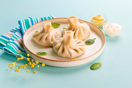 Хинкали с сыром сулугуни и шпинатом