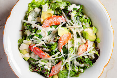 Салат с крабом и авокадо