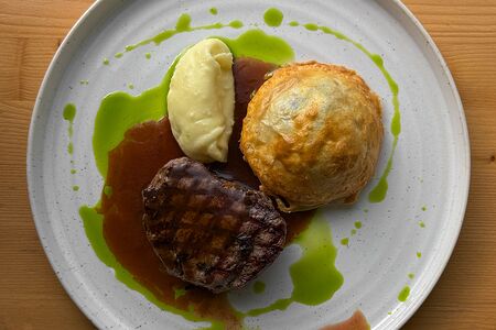 Филе миньон с грибным пирогом