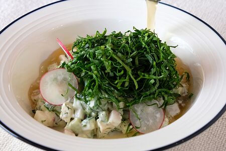 Окрошка со шпинатом и авокадо