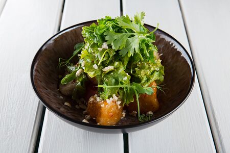 Салат с хрустящим баклажаном