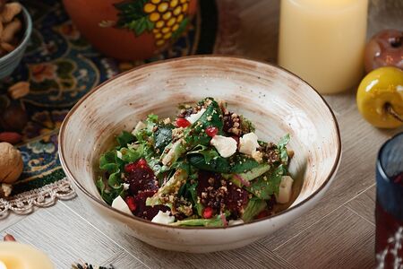 Салат Махали с запеченной свеклой и орехами 