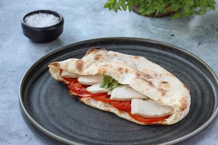 Панини с курой и моцареллой