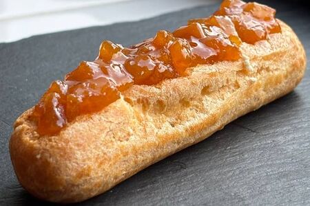 Эклер с грушей 