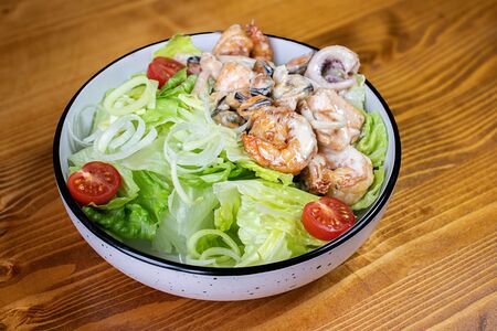 Салат с морепродуктами