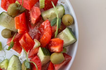 Салат овощной с муссом из сыра фета