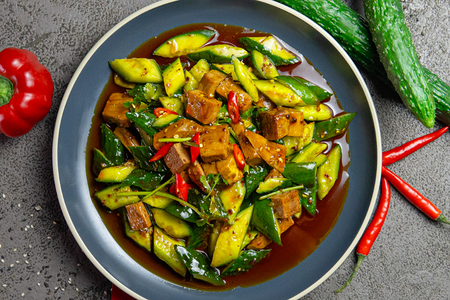 № 114 Салат из битых огурцов с говядиной