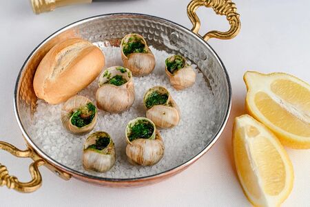 Запеченные улитки по-бургундски 