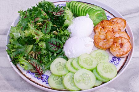 Зеленый завтрак с креветками