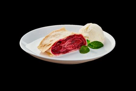 Штрудель вишневый