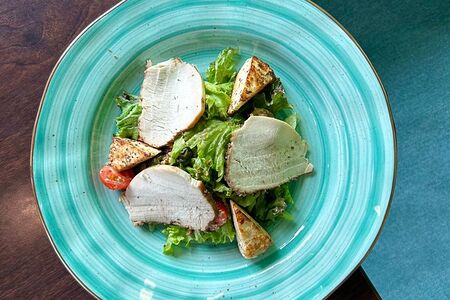 Салат с пастрами из индейки