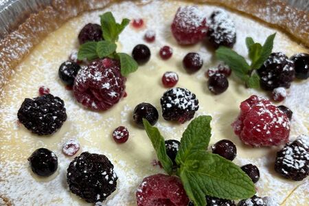 Творожный пирог с ягодами 