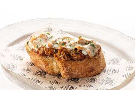 Брускета с лисичками и беконом