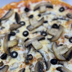 Пицца с грибами свежими