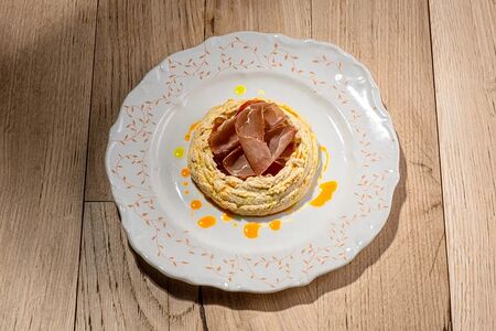 Хумус с бастурмой 