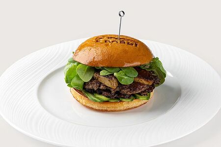 Бургер Густоф с фуа-гра