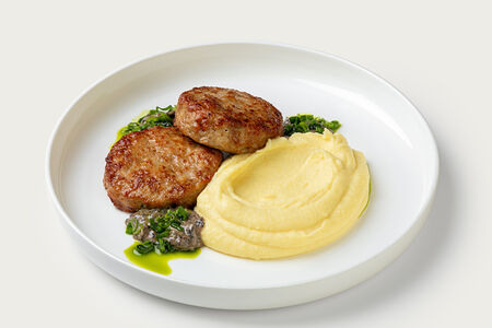 Домашние котлеты из говядины с картофельным пюре