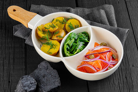 Лосось слабой соли с молодым картофелем