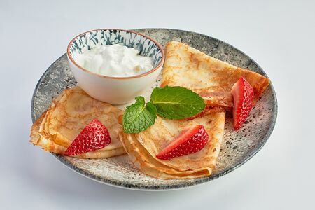 Блины со сметаной