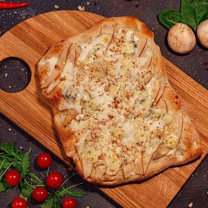 Пицца Груша и горгонзола