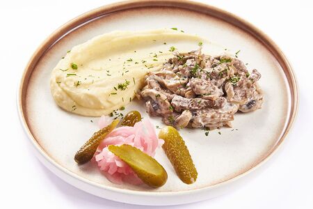 Бефстроганов из телятины