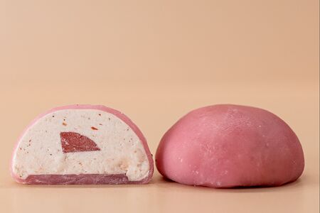 Моти клубничный