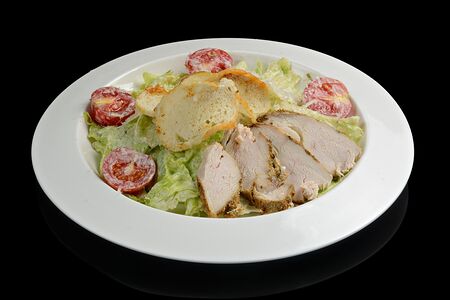 Салат Цезарь с курицей