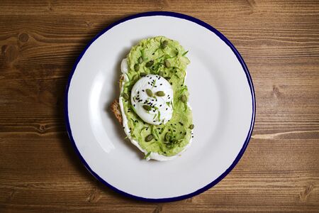 Авокадо-тост 