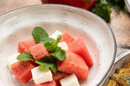 Салат летний с арбузом и овечьим сыром