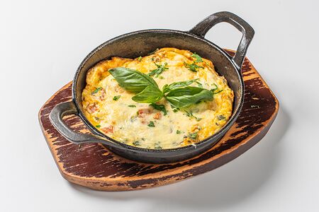 Запеченная яичница с помидорами 